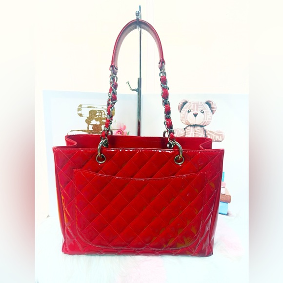 Chanel Patent Leather Grand Shopping Tote (GST) in red. LIMITED EDITION BAG - Picture 4 of 16